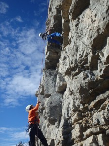 Hauteur, randonnée verticale sur le rocher de Valflaunès dans l' Héraut, tout près du Gard